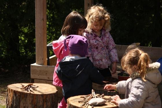preschoolers talking at play logs 