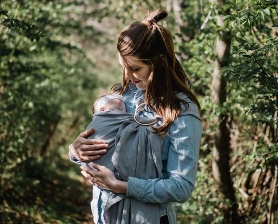 5 awesome things you can go outside while baby wearing. Great ideas for ways to have fun with your family out in nature.